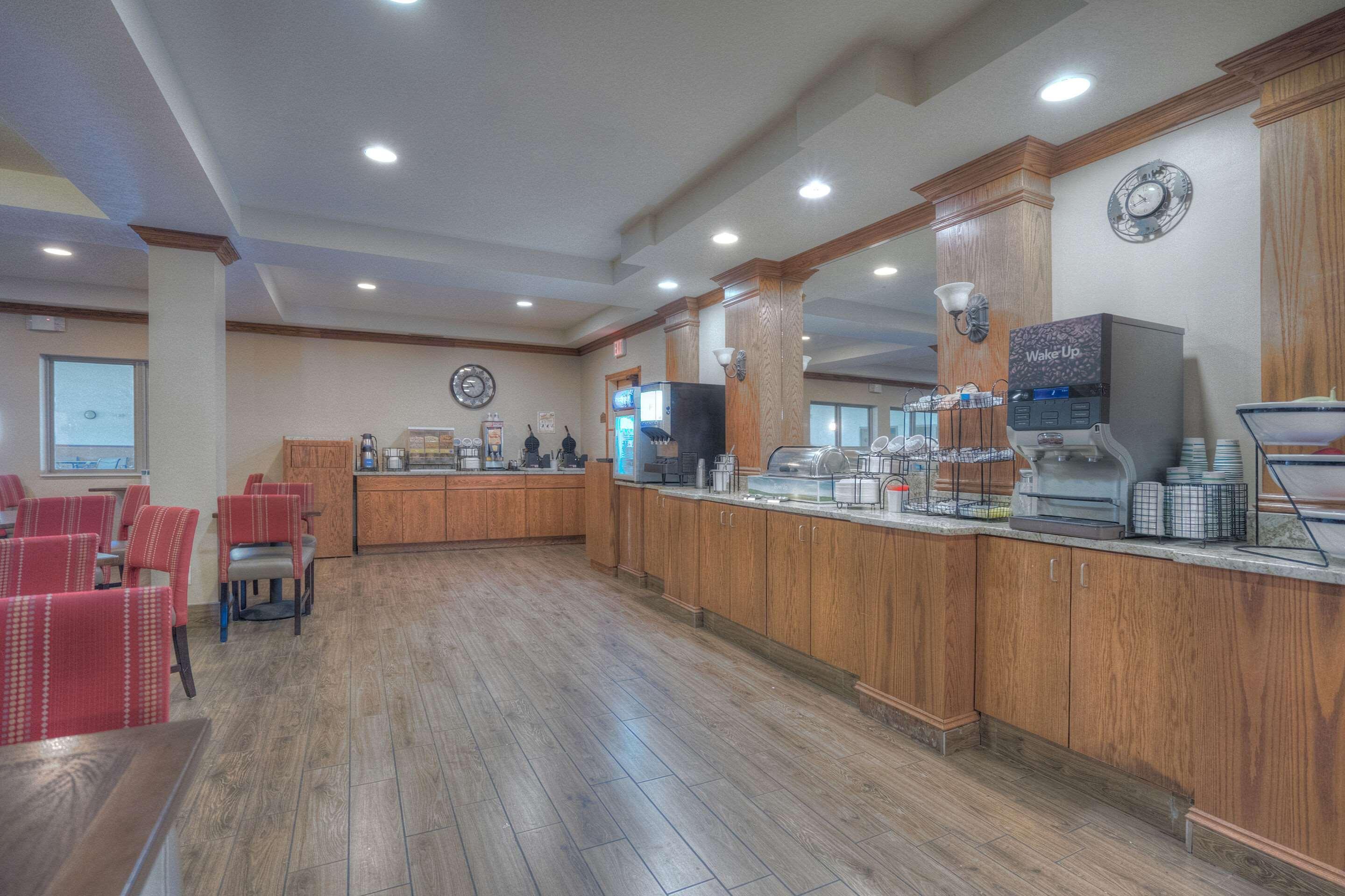 Comfort Inn & Suites Кастер Экстерьер фото